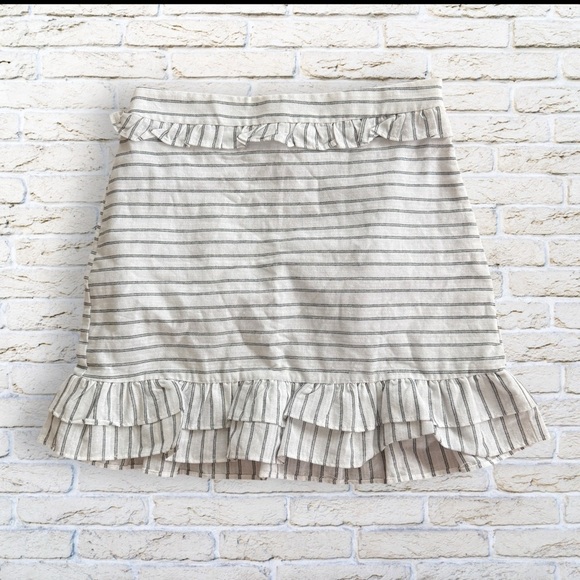 essue Dresses & Skirts - NEW Essue Ruffled Skirt with Black stripes - Size S
